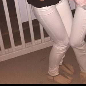 Hardly worn white American Eagle skinny jeans! Sz2